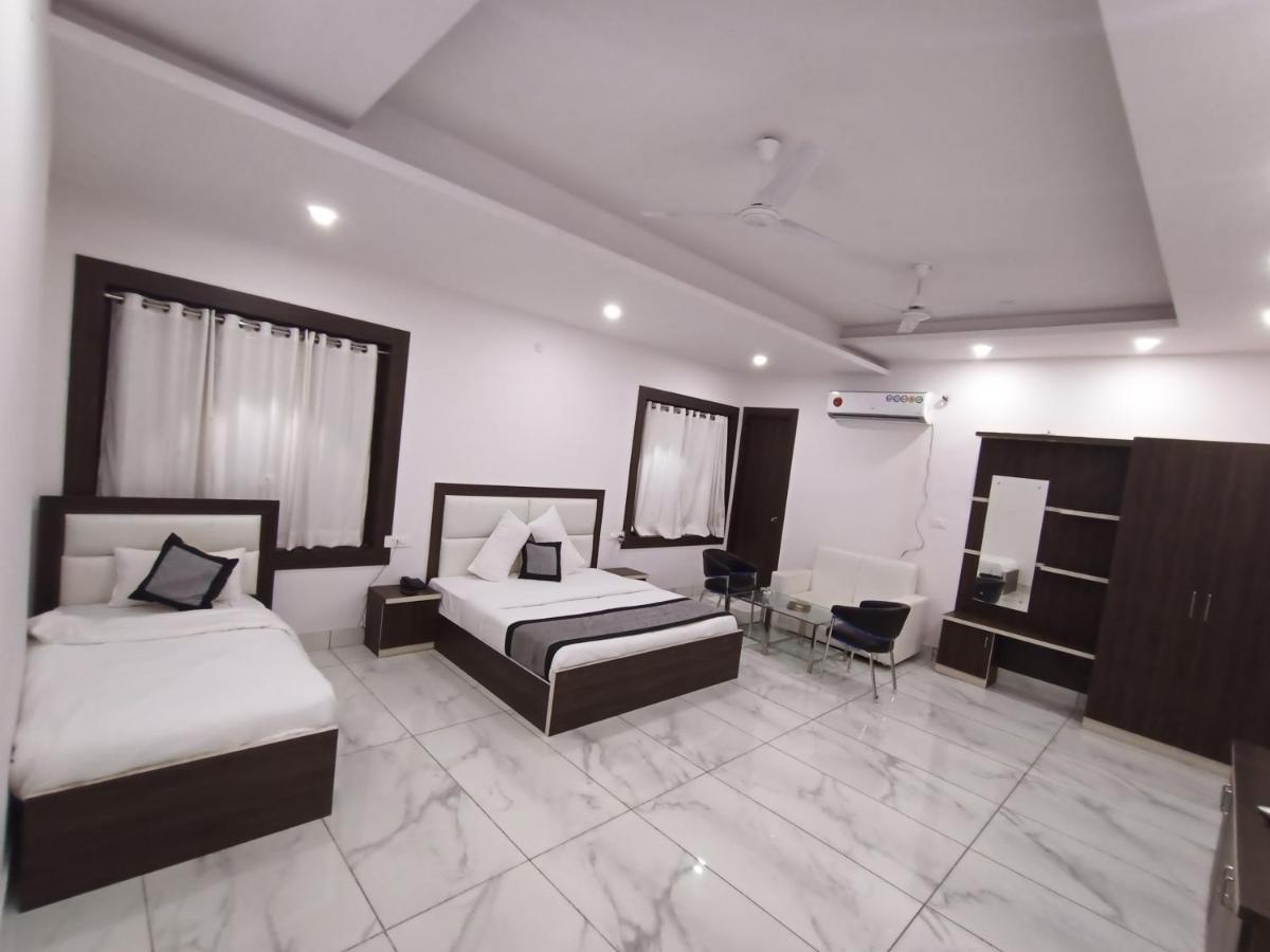 Lotus Hotel Roorkee Eksteriør bilde