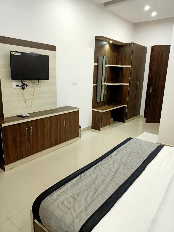 Lotus Hotel Roorkee Eksteriør bilde